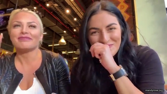 HOLAAAA_2121_Bogota2C_Colombia_WWE_Mandy_Rose_Sonya_Deville_Damandyz_Donutz_mp40312.jpg