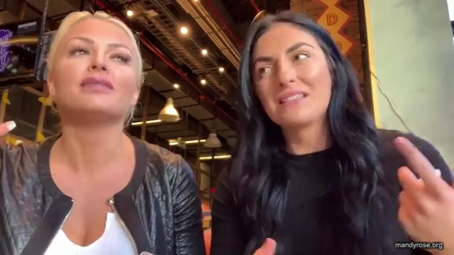 HOLAAAA_2121_Bogota2C_Colombia_WWE_Mandy_Rose_Sonya_Deville_Damandyz_Donutz_mp40313.jpg