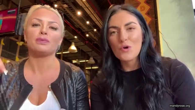 HOLAAAA_2121_Bogota2C_Colombia_WWE_Mandy_Rose_Sonya_Deville_Damandyz_Donutz_mp40318.jpg