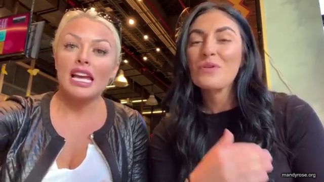 HOLAAAA_2121_Bogota2C_Colombia_WWE_Mandy_Rose_Sonya_Deville_Damandyz_Donutz_mp40319.jpg