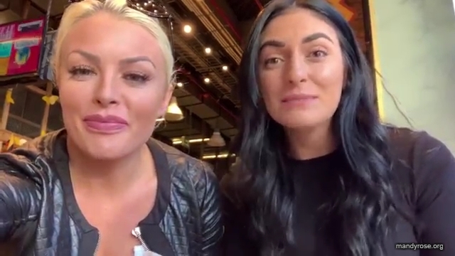 HOLAAAA_2121_Bogota2C_Colombia_WWE_Mandy_Rose_Sonya_Deville_Damandyz_Donutz_mp40321.jpg