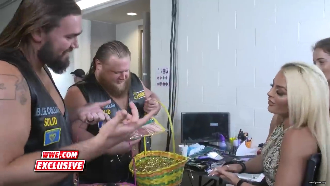 Heavy_Machinery_hand_out_meat_to_the_SmackDown_roster_SmackDown_Exclusive_April_23_2019_mp40002.jpg