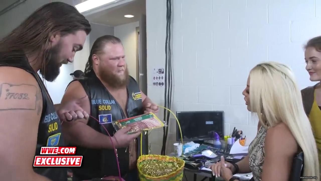 Heavy_Machinery_hand_out_meat_to_the_SmackDown_roster_SmackDown_Exclusive_April_23_2019_mp40003.jpg