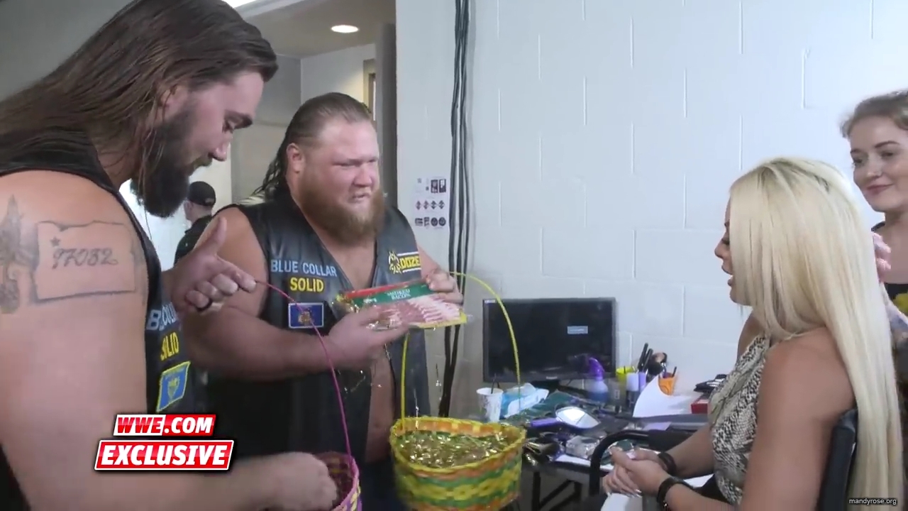 Heavy_Machinery_hand_out_meat_to_the_SmackDown_roster_SmackDown_Exclusive_April_23_2019_mp40004.jpg