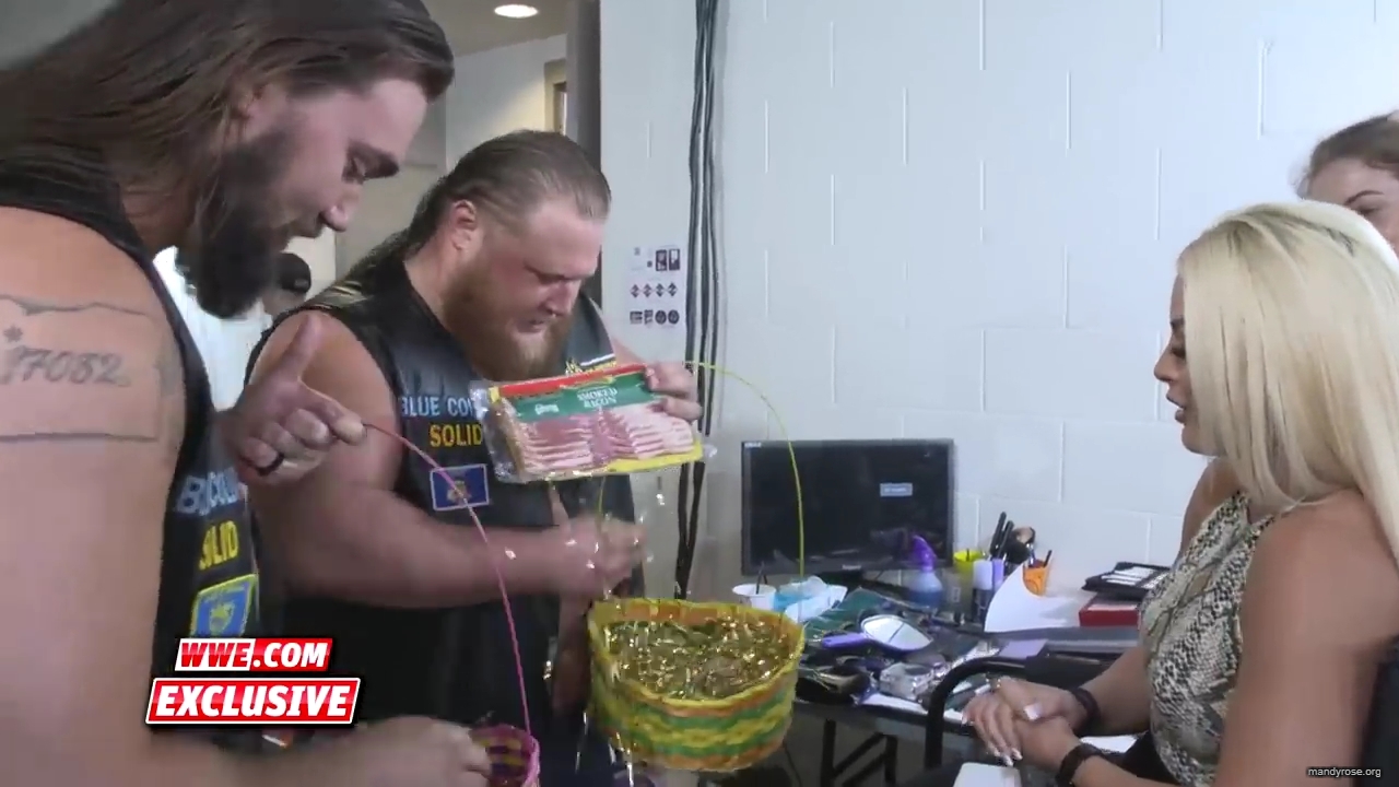 Heavy_Machinery_hand_out_meat_to_the_SmackDown_roster_SmackDown_Exclusive_April_23_2019_mp40005.jpg