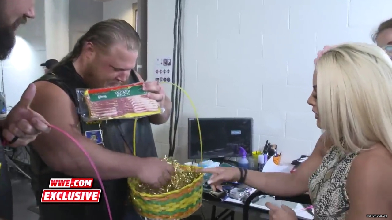 Heavy_Machinery_hand_out_meat_to_the_SmackDown_roster_SmackDown_Exclusive_April_23_2019_mp40006.jpg