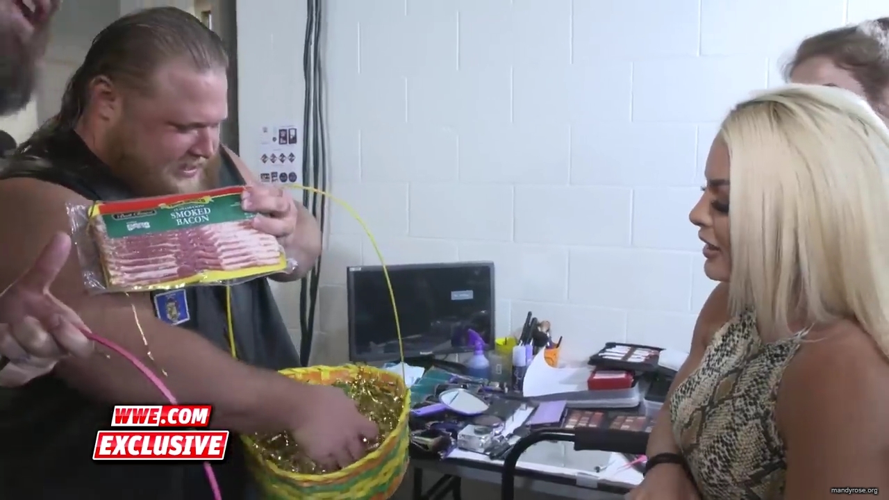 Heavy_Machinery_hand_out_meat_to_the_SmackDown_roster_SmackDown_Exclusive_April_23_2019_mp40008.jpg