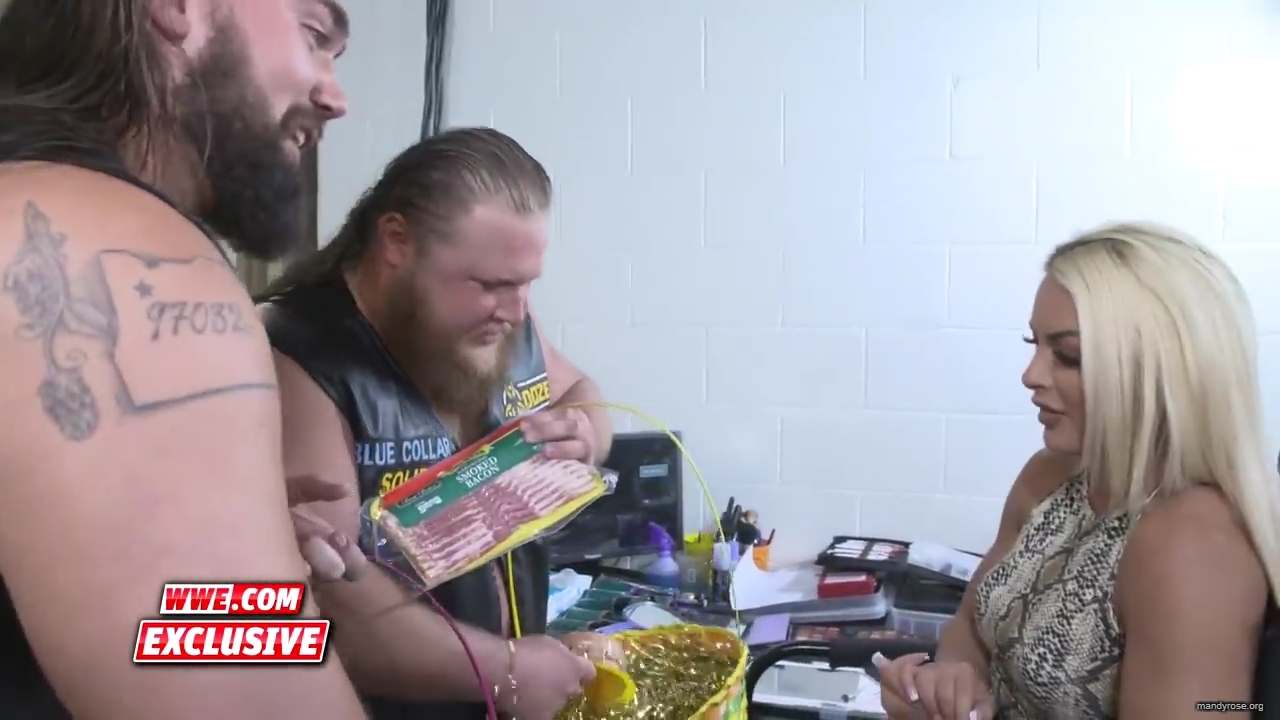 Heavy_Machinery_hand_out_meat_to_the_SmackDown_roster_SmackDown_Exclusive_April_23_2019_mp40017.jpg