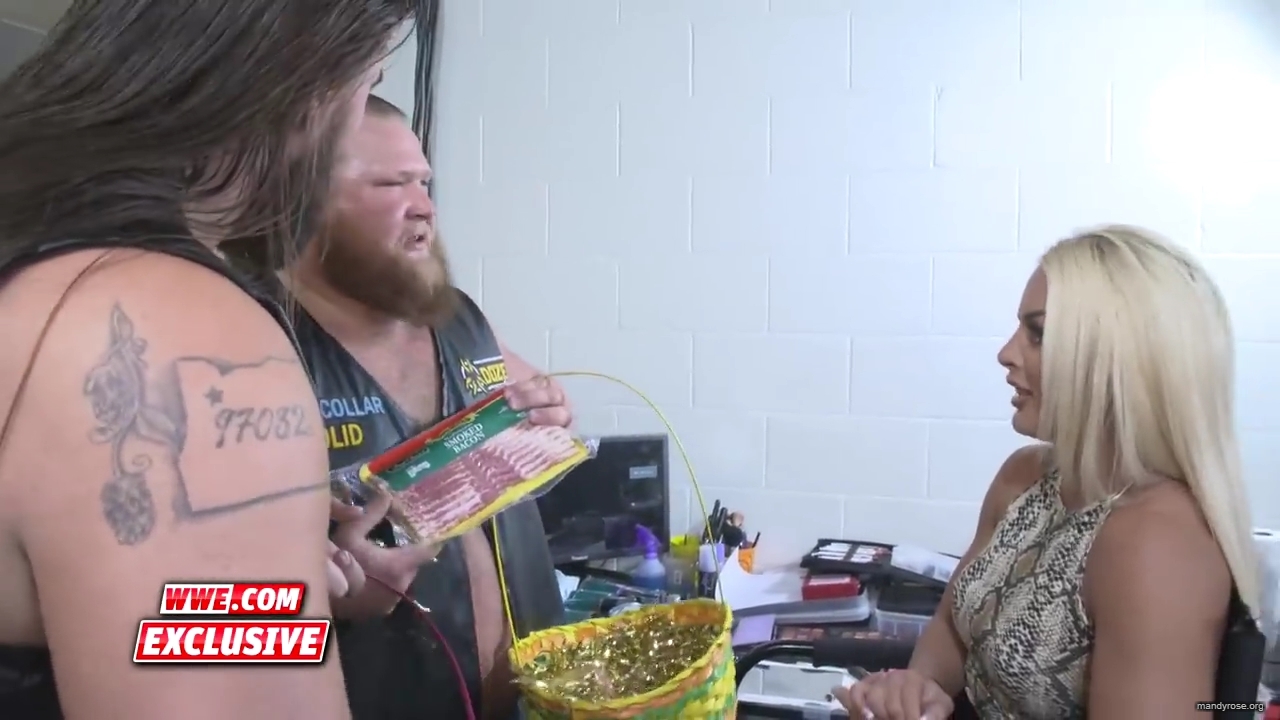 Heavy_Machinery_hand_out_meat_to_the_SmackDown_roster_SmackDown_Exclusive_April_23_2019_mp40018.jpg