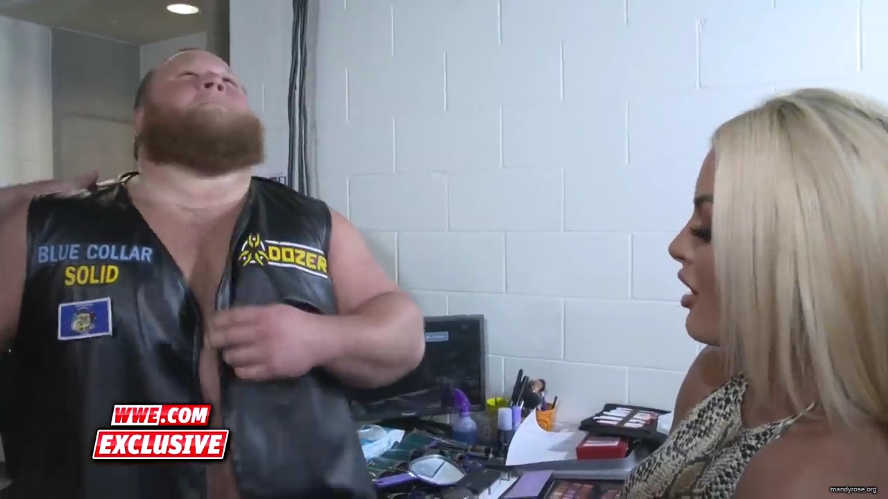 Heavy_Machinery_hand_out_meat_to_the_SmackDown_roster_SmackDown_Exclusive_April_23_2019_mp40025.jpg