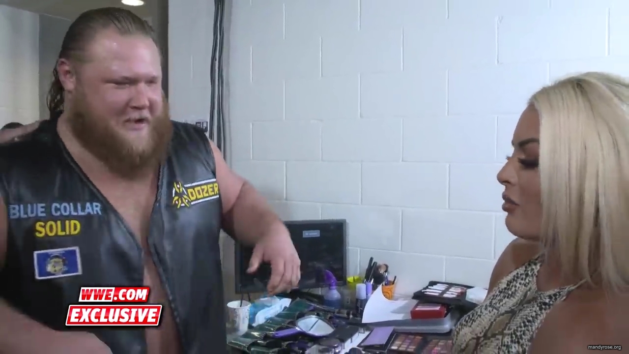 Heavy_Machinery_hand_out_meat_to_the_SmackDown_roster_SmackDown_Exclusive_April_23_2019_mp40026.jpg