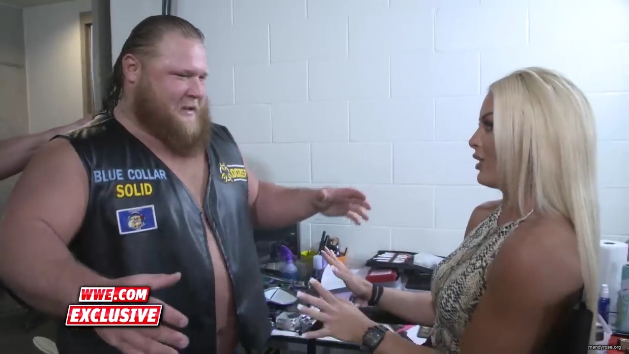 Heavy_Machinery_hand_out_meat_to_the_SmackDown_roster_SmackDown_Exclusive_April_23_2019_mp40027.jpg