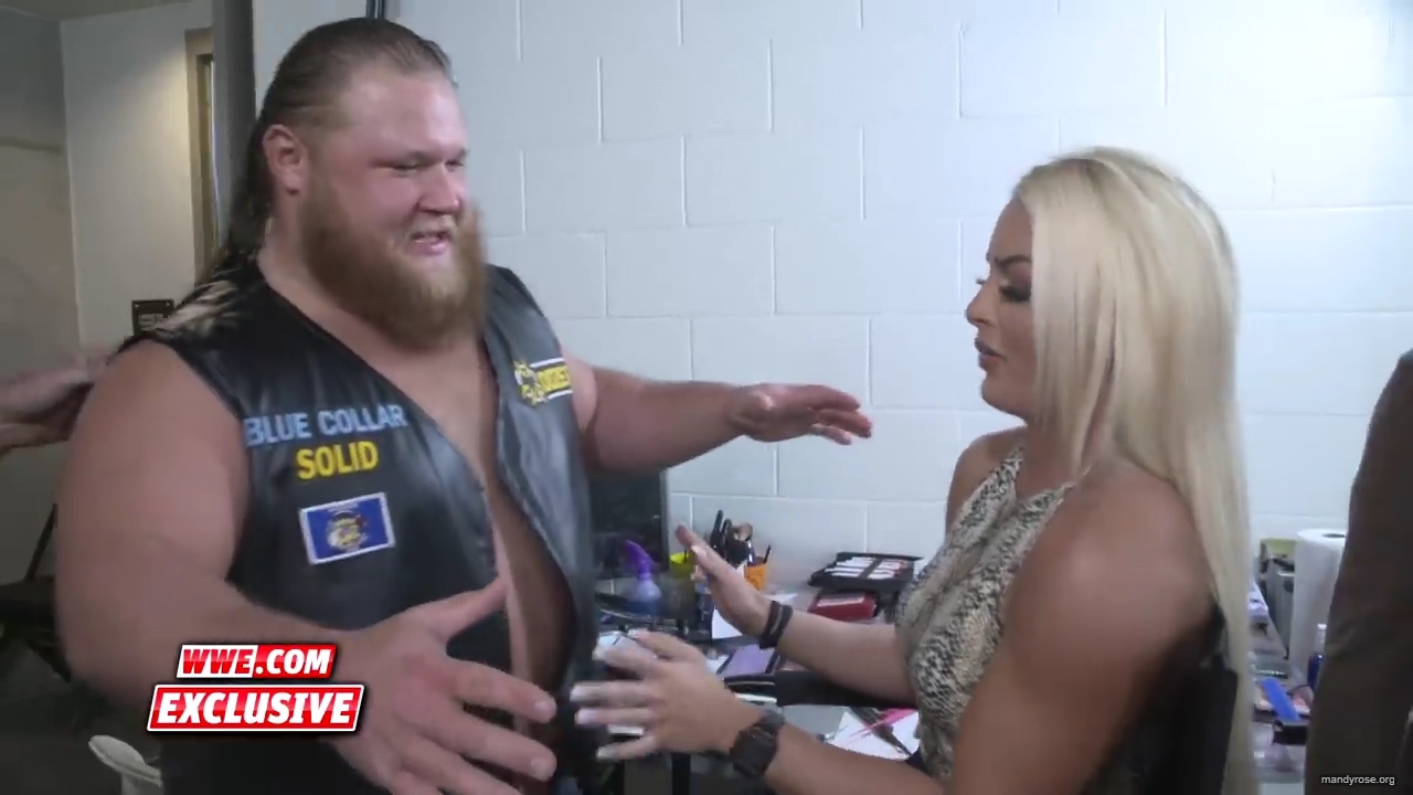 Heavy_Machinery_hand_out_meat_to_the_SmackDown_roster_SmackDown_Exclusive_April_23_2019_mp40028.jpg