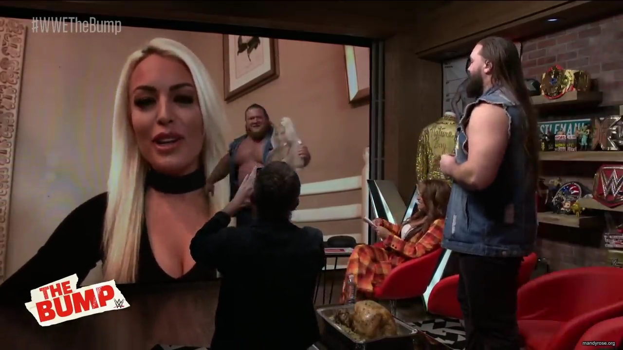 Heavy_Machinery_talk_28and_devour29_turkey_live_on_the_internet__WWE27s_The_Bump2C_Nov__202C_2019_mp40025.jpg
