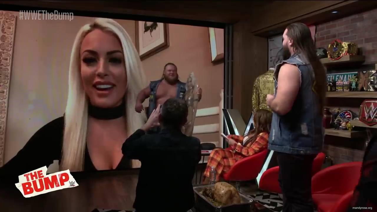 Heavy_Machinery_talk_28and_devour29_turkey_live_on_the_internet__WWE27s_The_Bump2C_Nov__202C_2019_mp40026.jpg