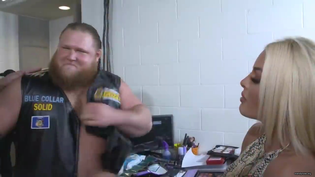 Heavy_Machinery_talk_28and_devour29_turkey_live_on_the_internet__WWE27s_The_Bump2C_Nov__202C_2019_mp40076.jpg