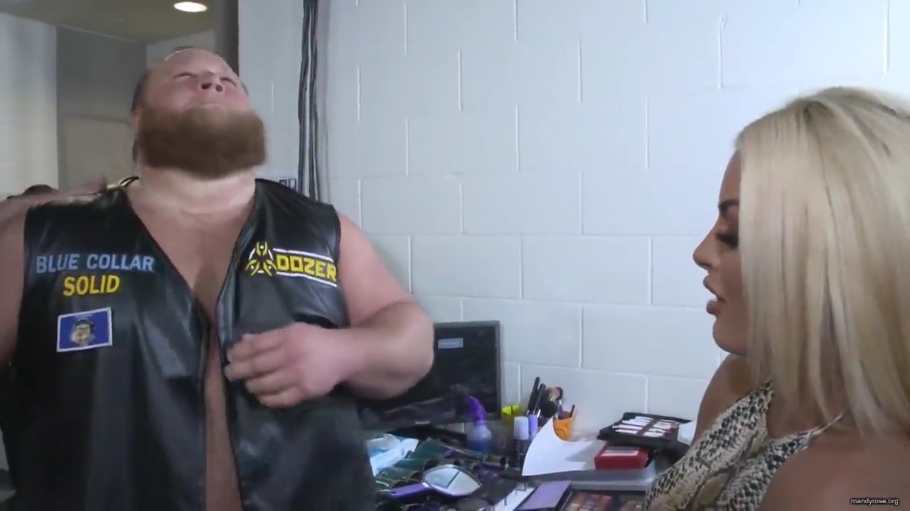Heavy_Machinery_talk_28and_devour29_turkey_live_on_the_internet__WWE27s_The_Bump2C_Nov__202C_2019_mp40077.jpg