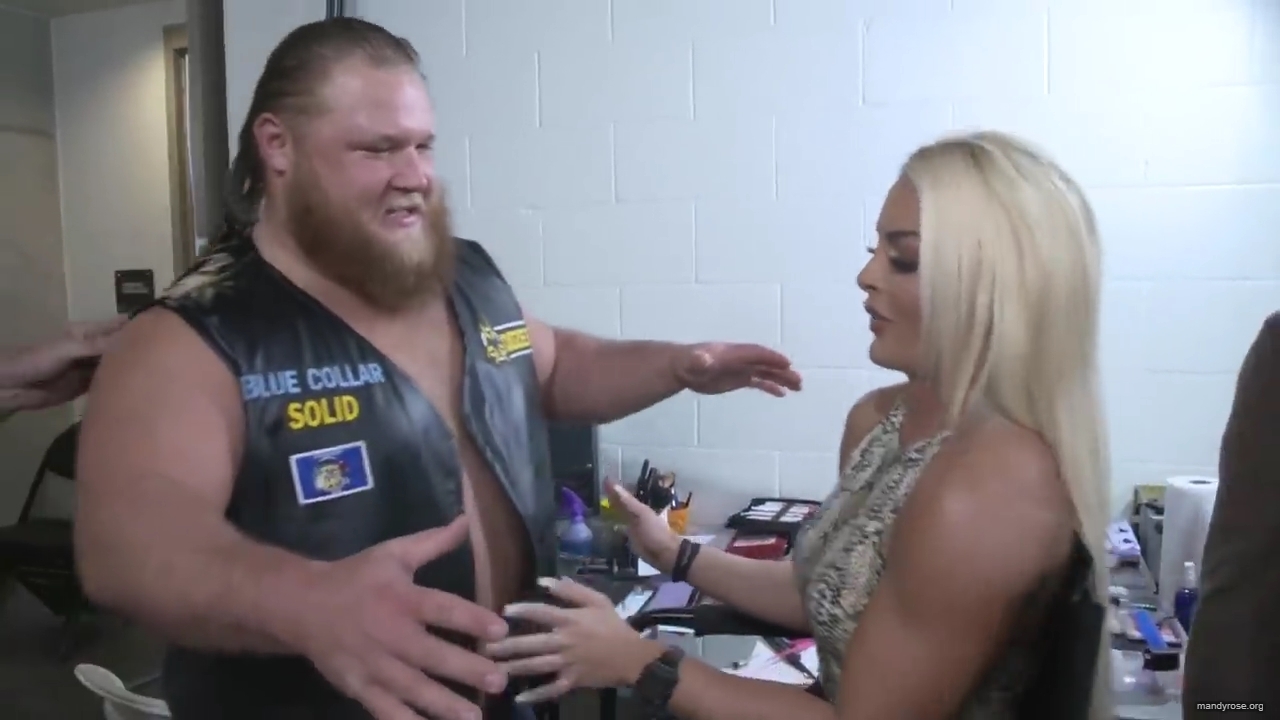 Heavy_Machinery_talk_28and_devour29_turkey_live_on_the_internet__WWE27s_The_Bump2C_Nov__202C_2019_mp40080.jpg