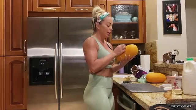MANDY_ROSE___OTIS_Easy_Meals_To_Make_During_Quarantine_WWE_Cooking_mp40122.jpg