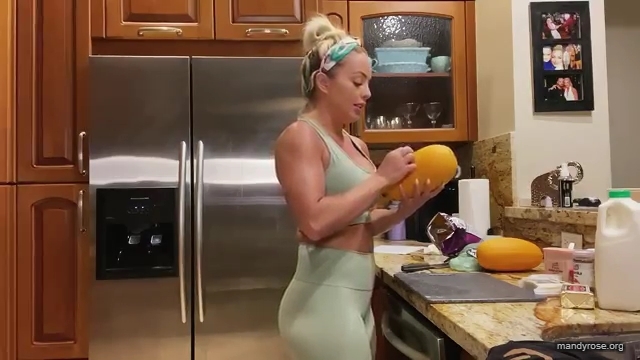 MANDY_ROSE___OTIS_Easy_Meals_To_Make_During_Quarantine_WWE_Cooking_mp40123.jpg