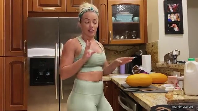 MANDY_ROSE___OTIS_Easy_Meals_To_Make_During_Quarantine_WWE_Cooking_mp40168.jpg