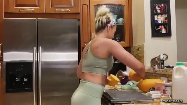 MANDY_ROSE___OTIS_Easy_Meals_To_Make_During_Quarantine_WWE_Cooking_mp40223.jpg