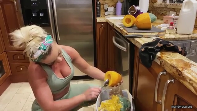 MANDY_ROSE___OTIS_Easy_Meals_To_Make_During_Quarantine_WWE_Cooking_mp40290.jpg