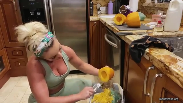 MANDY_ROSE___OTIS_Easy_Meals_To_Make_During_Quarantine_WWE_Cooking_mp40299.jpg