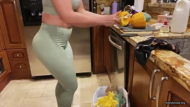MANDY_ROSE___OTIS_Easy_Meals_To_Make_During_Quarantine_WWE_Cooking_mp40302.jpg