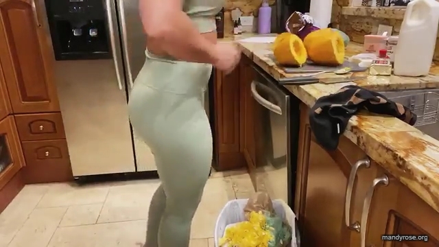 MANDY_ROSE___OTIS_Easy_Meals_To_Make_During_Quarantine_WWE_Cooking_mp40303.jpg