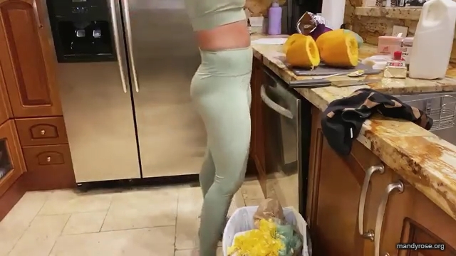 MANDY_ROSE___OTIS_Easy_Meals_To_Make_During_Quarantine_WWE_Cooking_mp40304.jpg