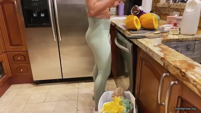MANDY_ROSE___OTIS_Easy_Meals_To_Make_During_Quarantine_WWE_Cooking_mp40311.jpg