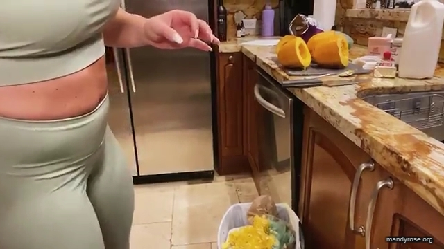 MANDY_ROSE___OTIS_Easy_Meals_To_Make_During_Quarantine_WWE_Cooking_mp40315.jpg