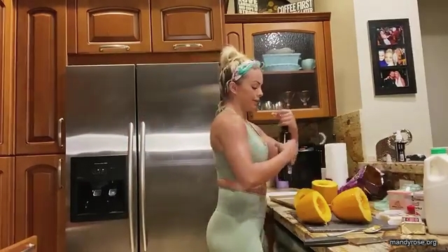 MANDY_ROSE___OTIS_Easy_Meals_To_Make_During_Quarantine_WWE_Cooking_mp40324.jpg