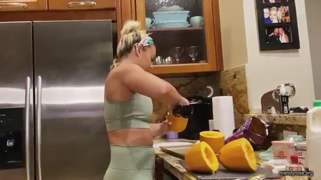 MANDY_ROSE___OTIS_Easy_Meals_To_Make_During_Quarantine_WWE_Cooking_mp40331.jpg