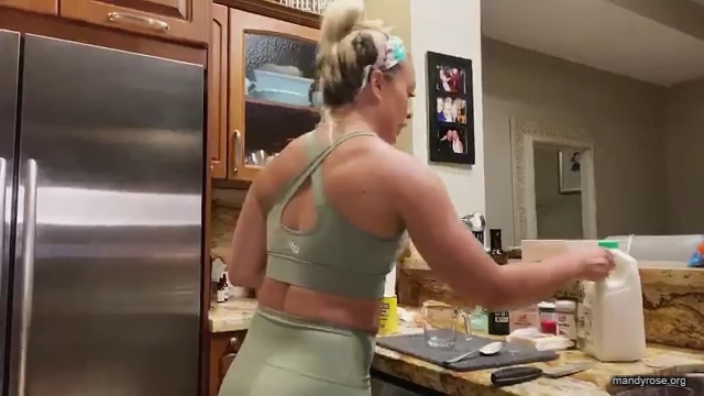 MANDY_ROSE___OTIS_Easy_Meals_To_Make_During_Quarantine_WWE_Cooking_mp40351.jpg
