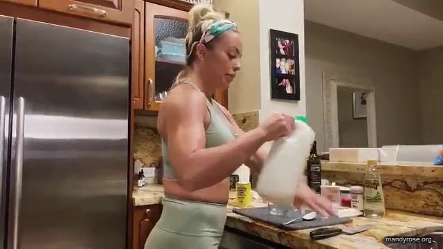 MANDY_ROSE___OTIS_Easy_Meals_To_Make_During_Quarantine_WWE_Cooking_mp40352.jpg
