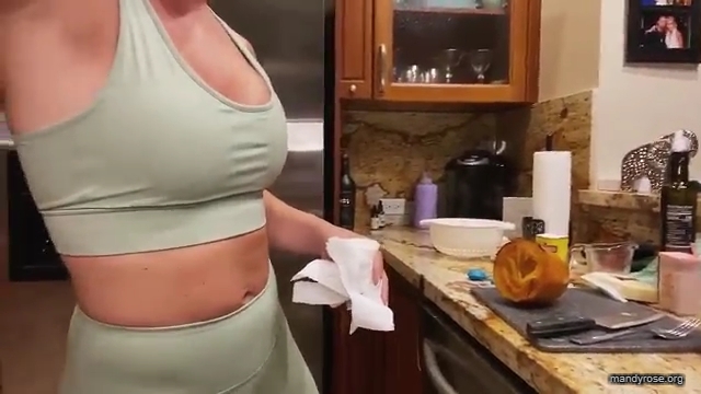 MANDY_ROSE___OTIS_Easy_Meals_To_Make_During_Quarantine_WWE_Cooking_mp40421.jpg