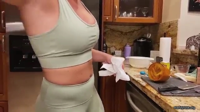 MANDY_ROSE___OTIS_Easy_Meals_To_Make_During_Quarantine_WWE_Cooking_mp40423.jpg