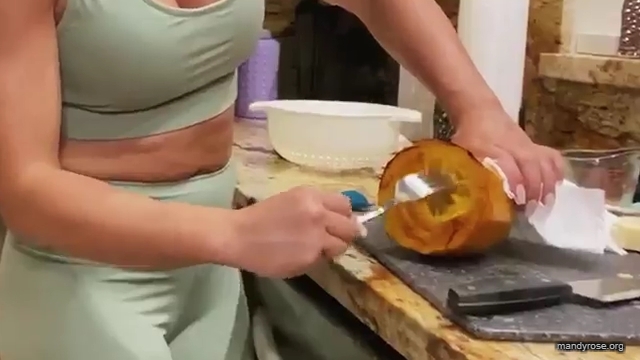 MANDY_ROSE___OTIS_Easy_Meals_To_Make_During_Quarantine_WWE_Cooking_mp40429.jpg