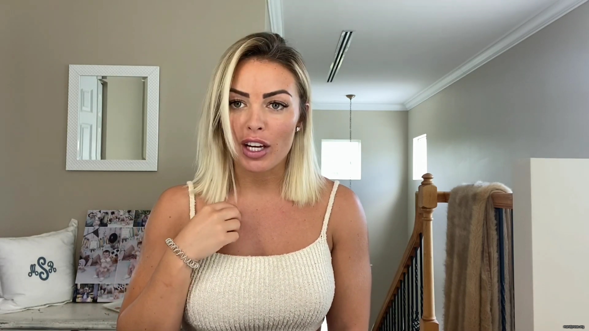 MY_NEW_LOOK21_How-to_do_your_makeup_in_less_than_10_mins21_mp40008.jpg
