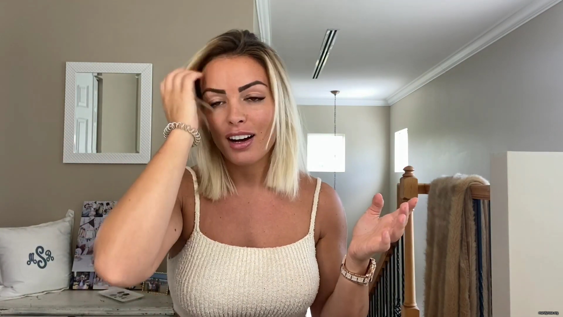 MY_NEW_LOOK21_How-to_do_your_makeup_in_less_than_10_mins21_mp40018.jpg