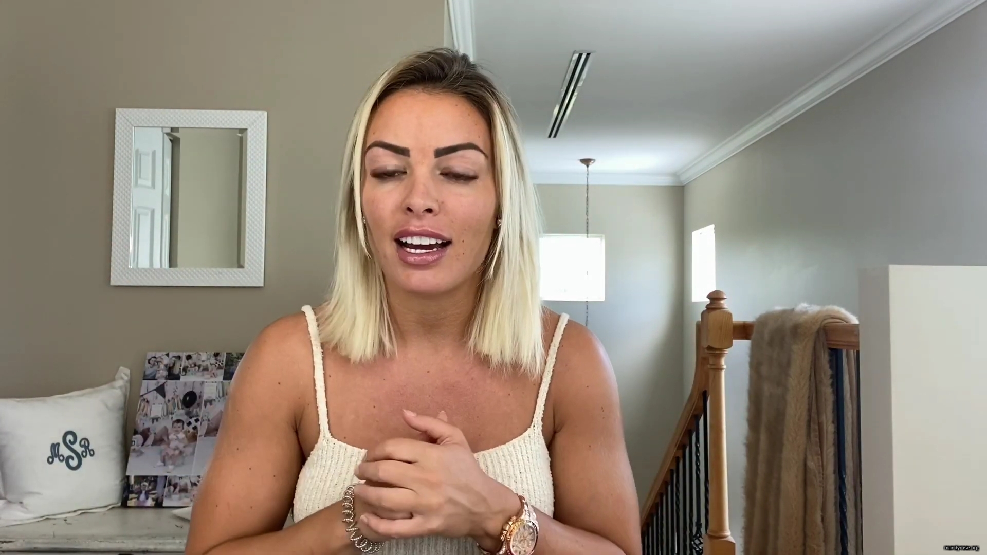 MY_NEW_LOOK21_How-to_do_your_makeup_in_less_than_10_mins21_mp40019.jpg