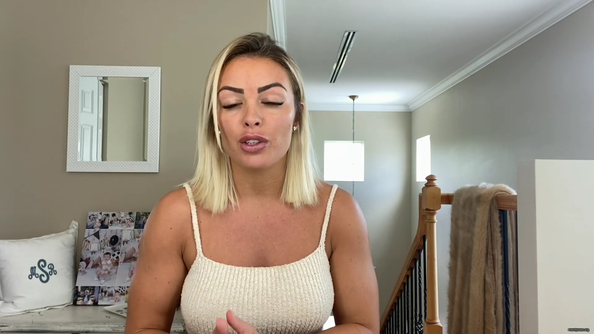 MY_NEW_LOOK21_How-to_do_your_makeup_in_less_than_10_mins21_mp40026.jpg