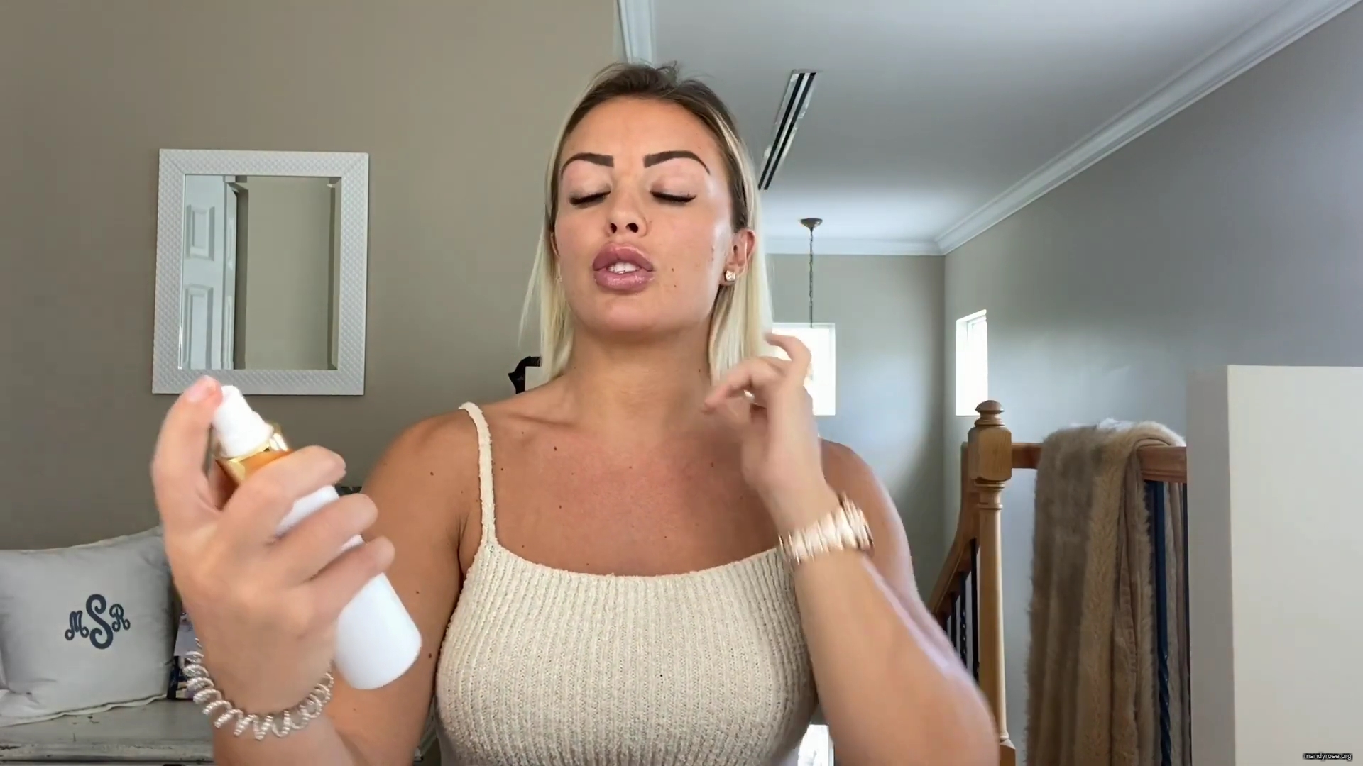 MY_NEW_LOOK21_How-to_do_your_makeup_in_less_than_10_mins21_mp40139.jpg