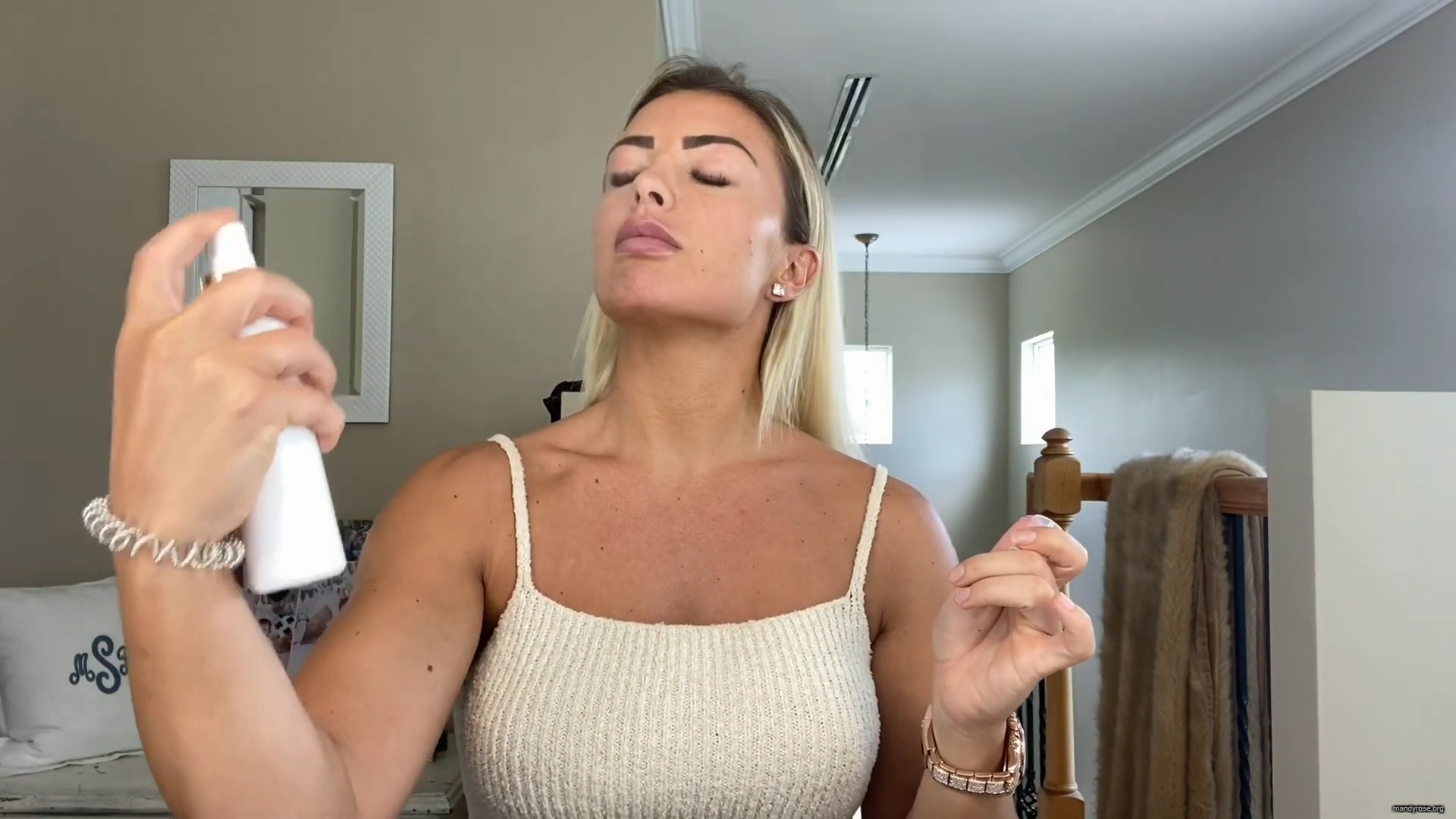 MY_NEW_LOOK21_How-to_do_your_makeup_in_less_than_10_mins21_mp40141.jpg