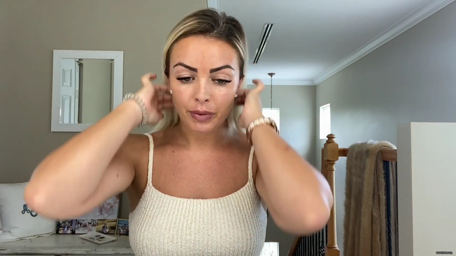 MY_NEW_LOOK21_How-to_do_your_makeup_in_less_than_10_mins21_mp40147.jpg