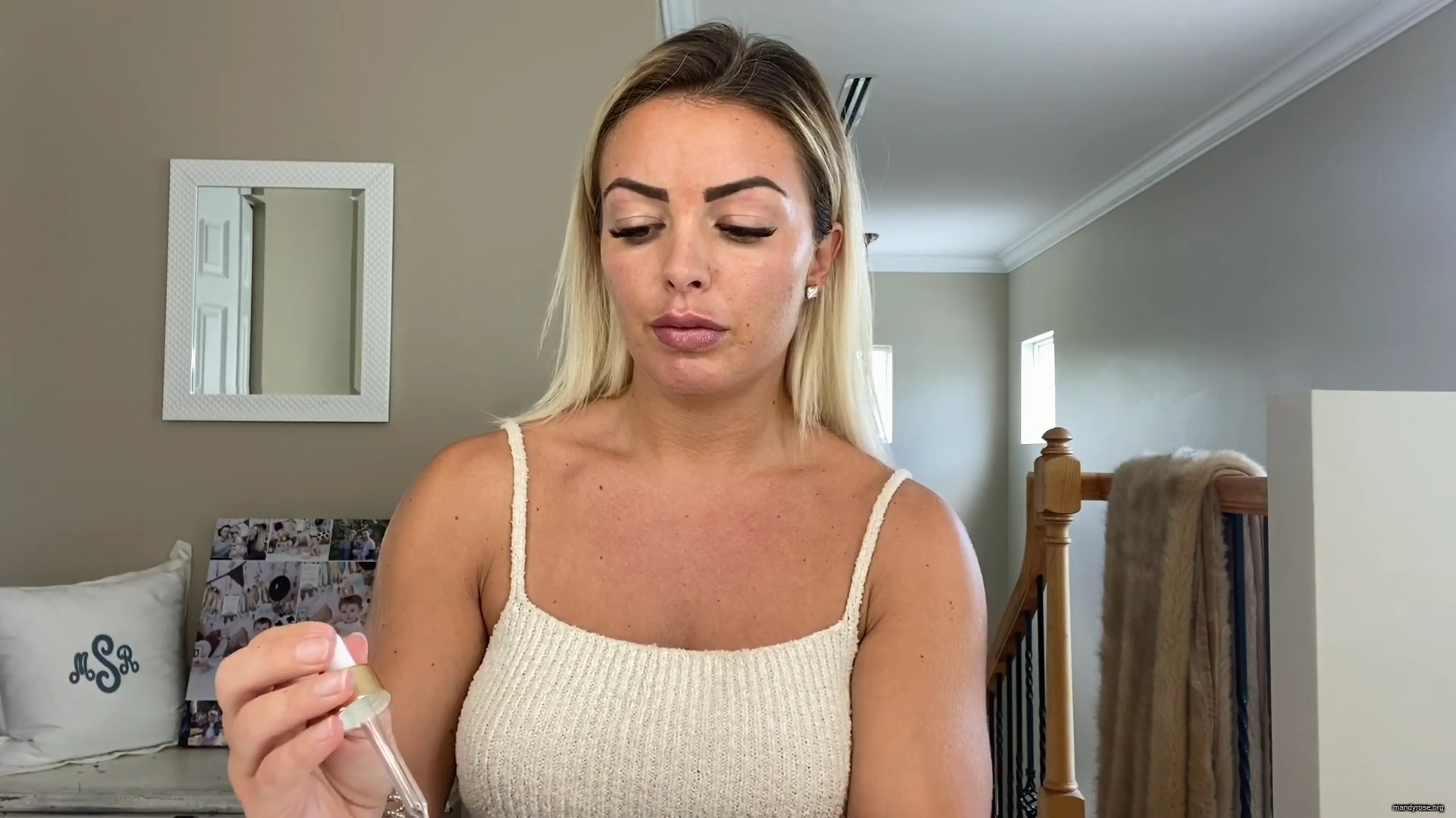 MY_NEW_LOOK21_How-to_do_your_makeup_in_less_than_10_mins21_mp40160.jpg