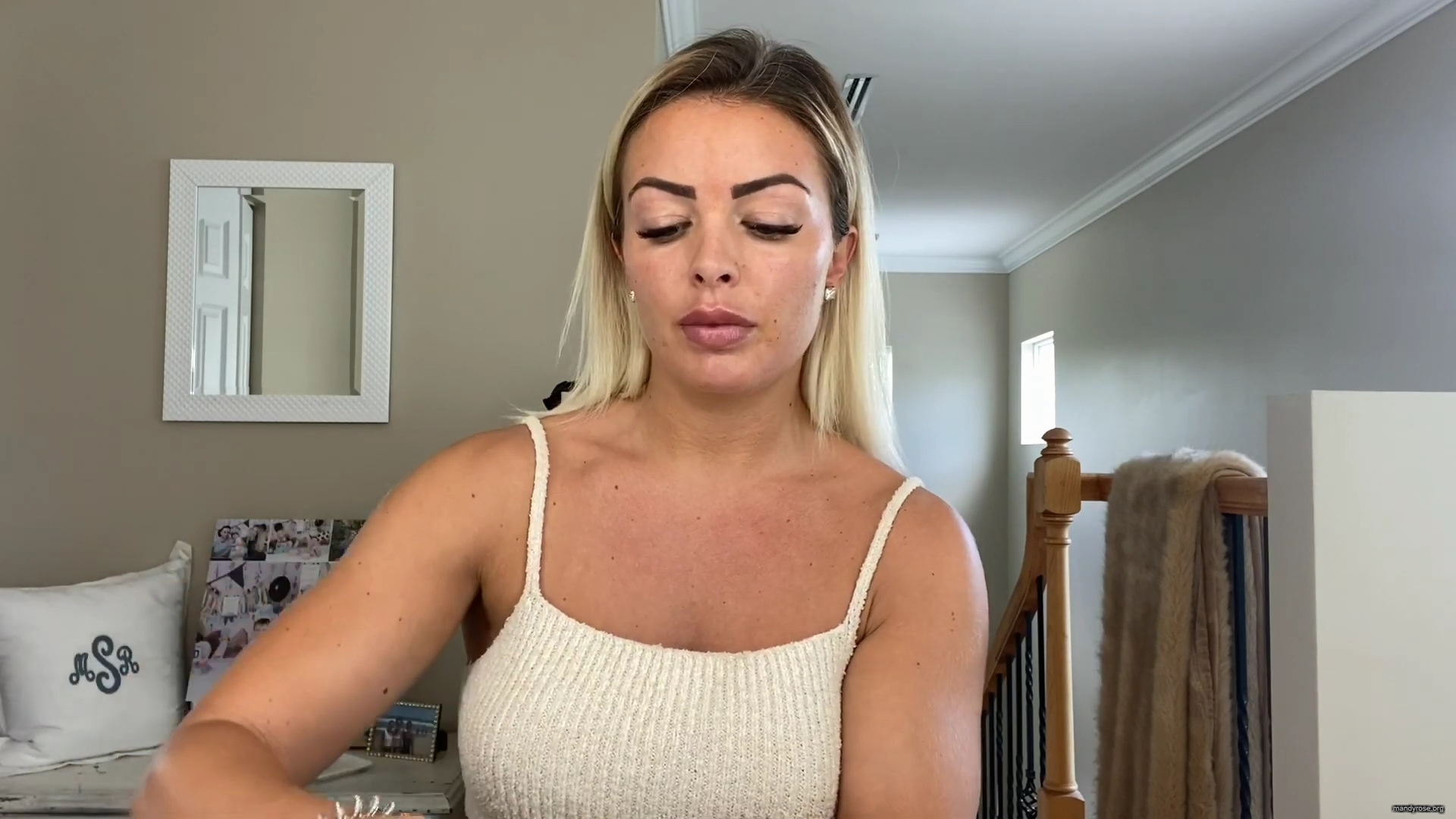 MY_NEW_LOOK21_How-to_do_your_makeup_in_less_than_10_mins21_mp40164.jpg