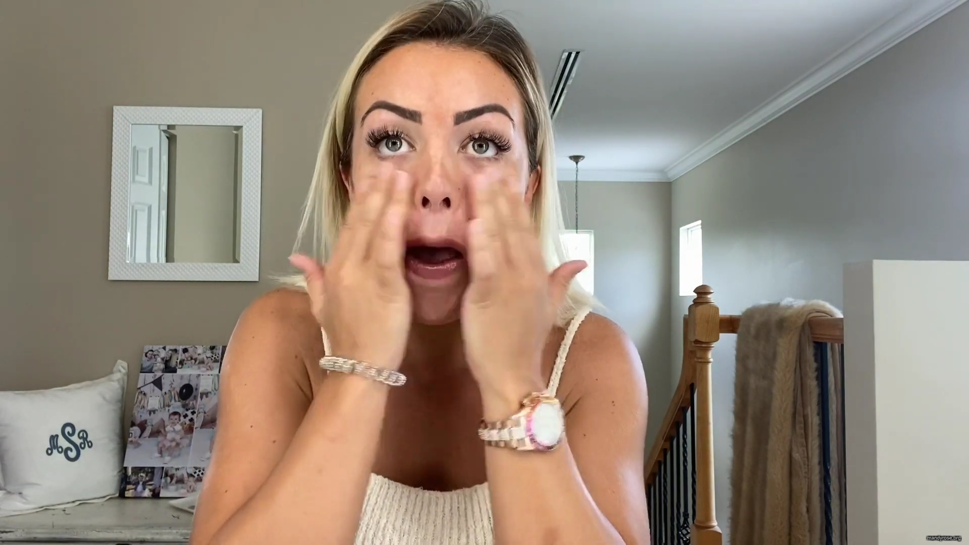 MY_NEW_LOOK21_How-to_do_your_makeup_in_less_than_10_mins21_mp40170.jpg